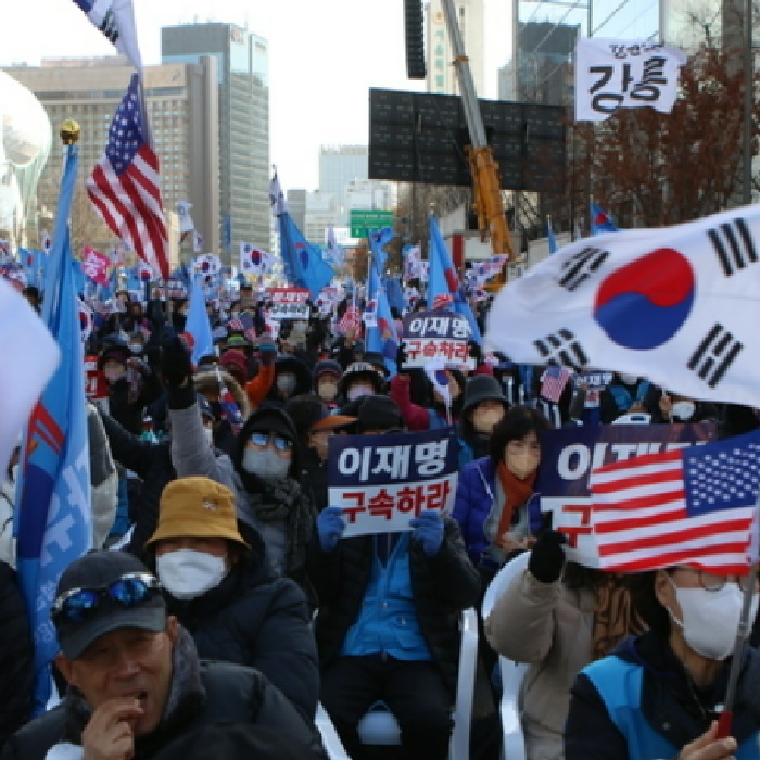 박근혜 탄핵 때와 다른 지금, 극우에 맞서야 한다